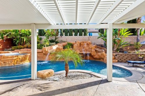 9564 Chandelle Way, Riverside CA  92508-6810 exterior