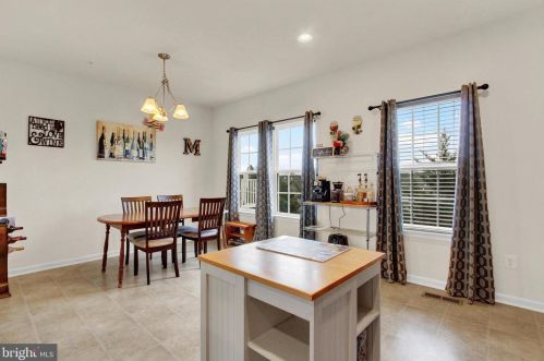 34 Ctr St, Hanover PA 17331-2828 exterior