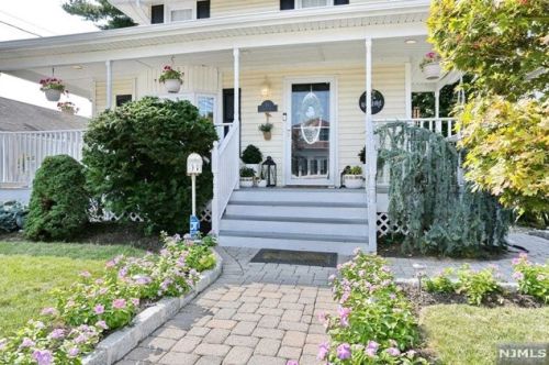 11 Thiem Ave, Rochelle Park, NJ 07662-3710