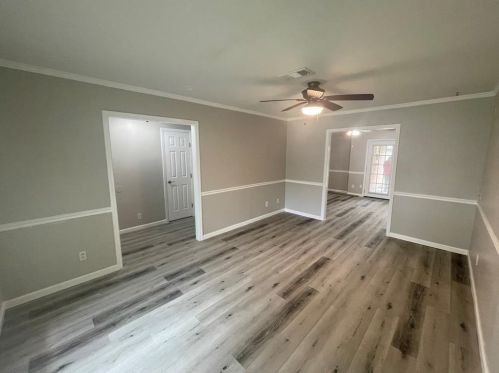 1821 Dolphin Dr, Taylor Lake Village TX  77586-2957 exterior