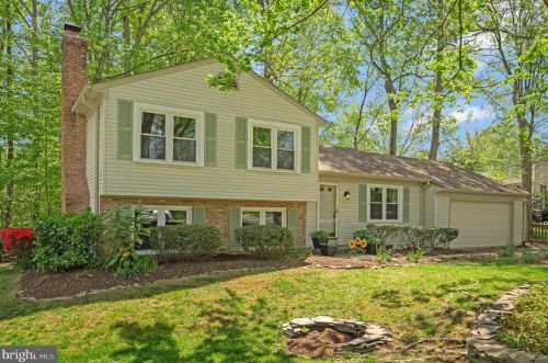 11923 Oakwood Dr, Woodbridge, VA 22192-1305