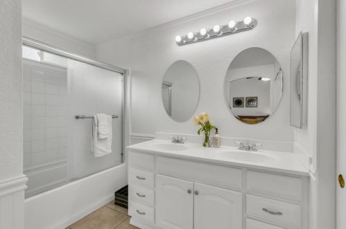 8616 Diamond Crest Ct, Elk Grove CA  95624-2848 exterior