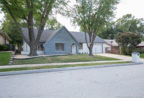 7042 71st Pl, Tulsa OK  74136-6233 exterior