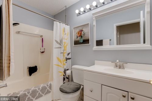 1070 Carmel Ct, Saint Paul MN  55126-5877 exterior