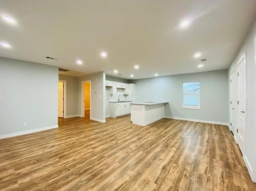 3043 Eisenhower Dr, Dallas, TX 75224-3541
