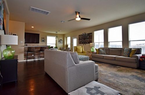 1065 Four Seasons Farm Dr, Uhland TX 78640-5765 exterior