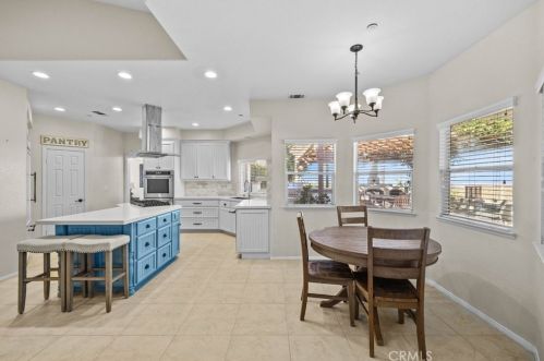 6528 Blackwood St, Riverside CA  92506-6240 exterior