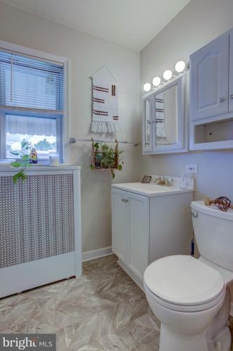 555 Burrowes Ave, Lancaster PA  17602-2120 exterior