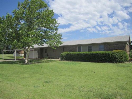 916 7th St, Shattuck, OK 73858-9001