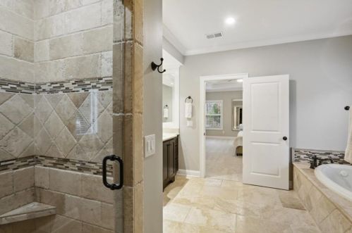 2574 Ashford Rd, Atlanta GA  30319-3204 exterior