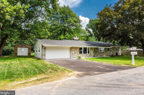 851 Longview Ln, Gap, PA