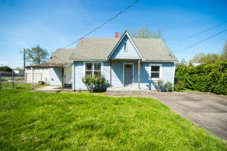 161 Mary St, Lebanon OR  97355-2835 exterior