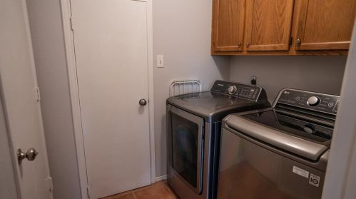 8113 Doe Mdw Dr, Austin TX  78749-2866 exterior