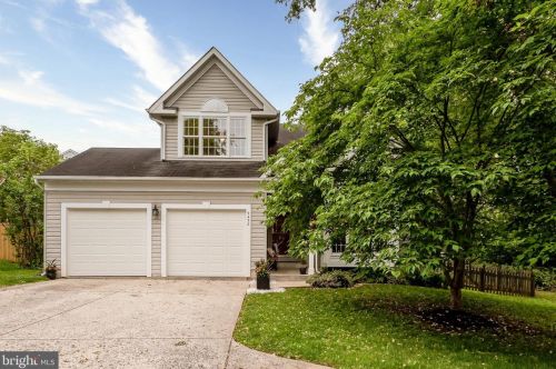 9458 Ridgeview Dr, Columbia, MD 21046-2271