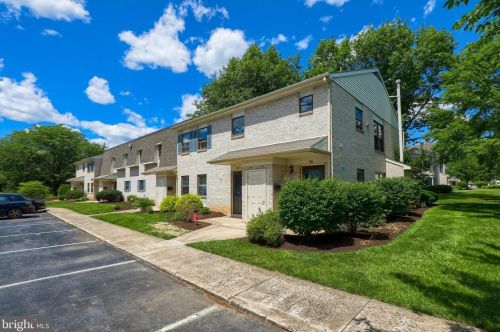 97 Valleybrook Dr, Lancaster PA  17601-4612 exterior