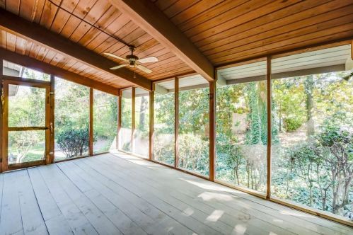 6227 Hunting Creek Rd, Atlanta GA  30328-3322 exterior