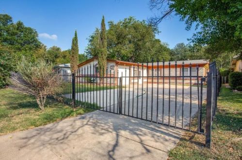 2800 Cordone St, Fort Worth, TX 76133-1804