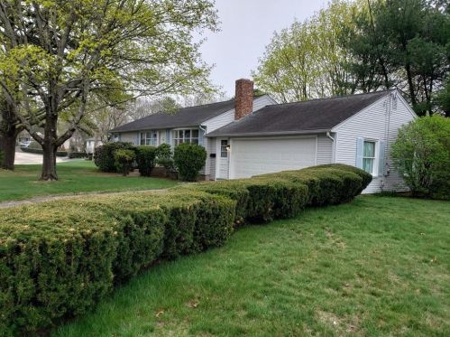 3 Gail Ct, Coventry, RI 02816-8421