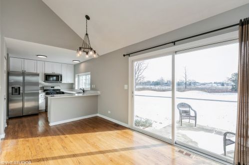 1281 Seabury Cir, Carol Stream, IL 60188-4822