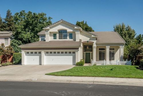 2493 Twain Ave, Clovis, CA 93611-5972