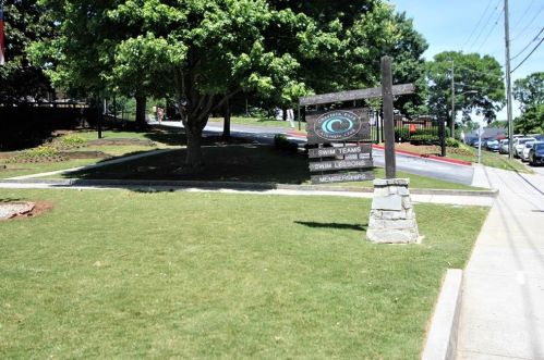 710 Lake Summit Dr, Atlanta GA  30342-1919 exterior