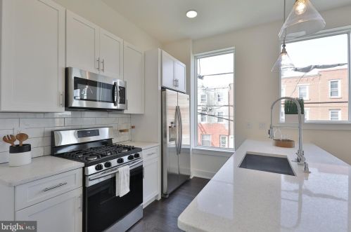 1119 American St, Philadelphia, PA 19123-1513