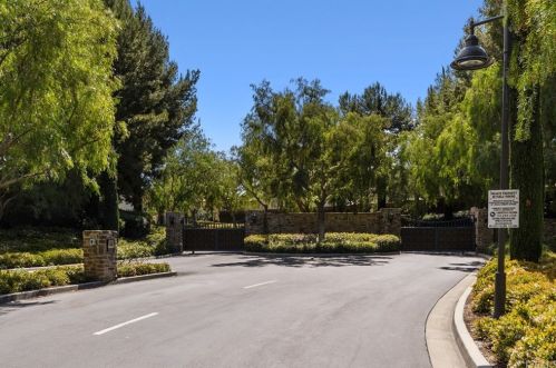 49 Bower Tree, Irvine CA  92603-0106 exterior