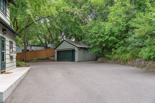 2260 Medicine Lake Blvd, Minneapolis MN  55441-4238 exterior