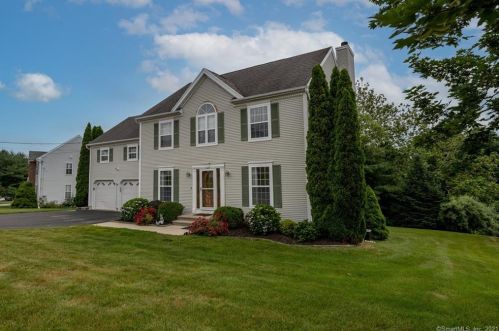 5 General Wooster Rd, Derby, CT 06418-2253