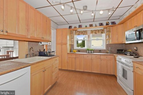 601 Mount Laurel Rd, Mount Laurel NJ  08054-9555 exterior