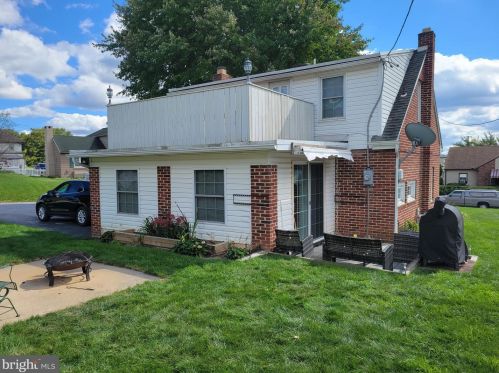 1316 Canterbury Ln, York, PA 17406-2004