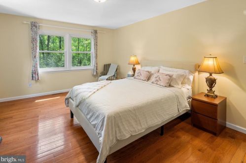1063 Stuart Rd, Princeton NJ  08540-1219 exterior