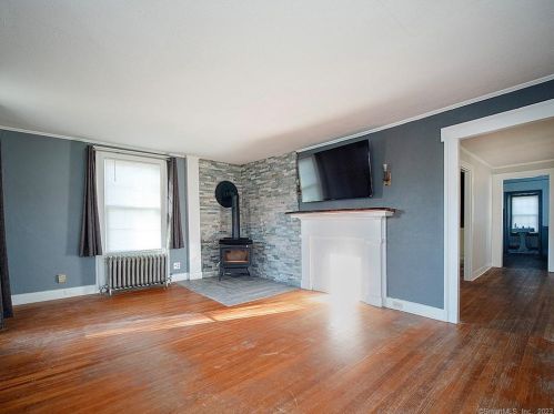 114 Spring St, Cheshire CT  06410-2720 exterior