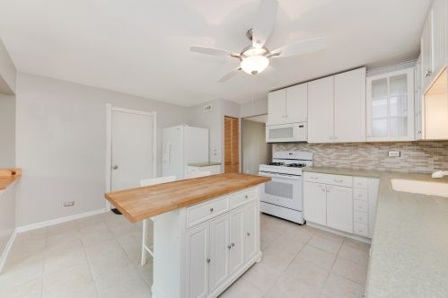 235 Bristol Ct, Lemont IL  60440-1684 exterior