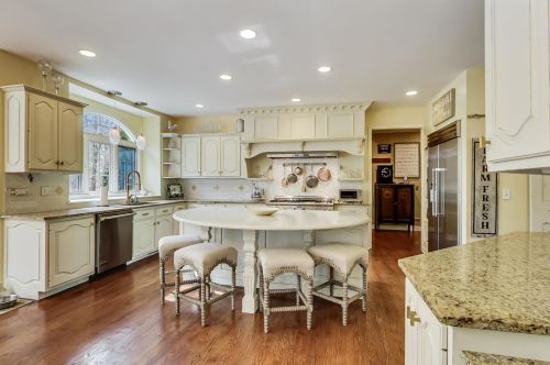 347 Willowood Ln, Willowbrook IL  60527-3900 exterior