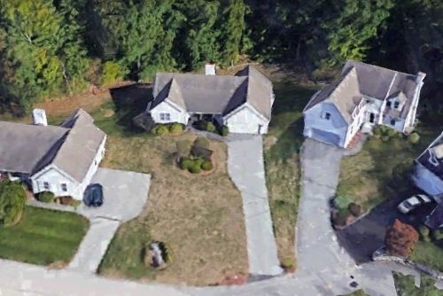 22 Heathrow Ct, Nashua, NH 03063-1524