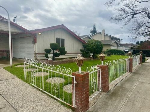 1054 Chapel Hill Way, San Jose, CA 95122-3703