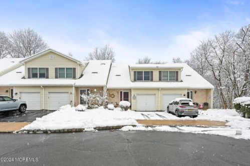 21 Maria Ct, Holmdel Village, NJ 07733-2750