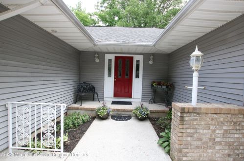 450 Everett Rd, Lincroft, NJ 07738-1106