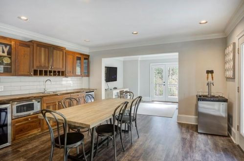 5175 Falcon Chase Ln, Atlanta GA  30342-2155 exterior