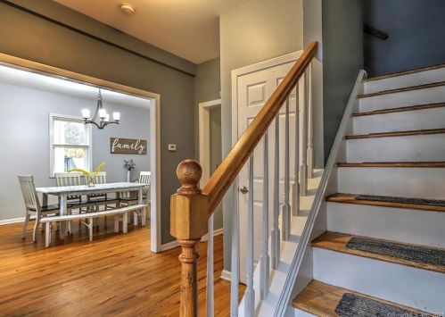 86 Roberts St, Huntington, CT 06484-2347