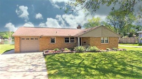 630 Shore Dr, Pekin, IL 61554-5219