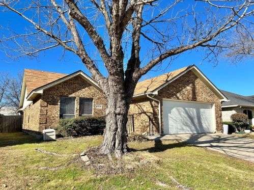 4909 Colonial Park Dr, Fort Worth TX  76117-1011 exterior