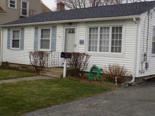 75 Lincoln Ave, Pawtucket, RI 02861-3546