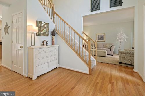 5702 Regal Crest Ct, Clifton, VA 20124-0978