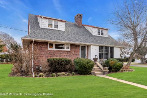227 Chatham Ave, Oakhurst, NJ 07755-1367