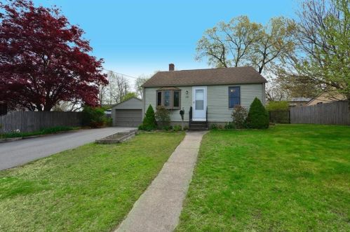 124 Bartlett Dr, Warwick, RI 02886-9605