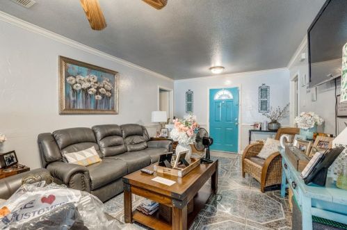 6107 Elam Rd, Dallas, TX 75217-5644