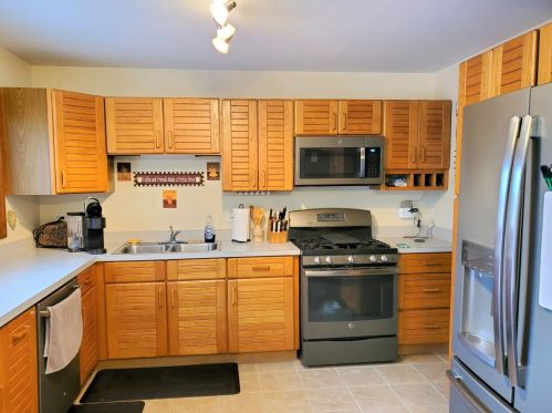 224 Scott Ct, Hanover Park, IL 60103-6517