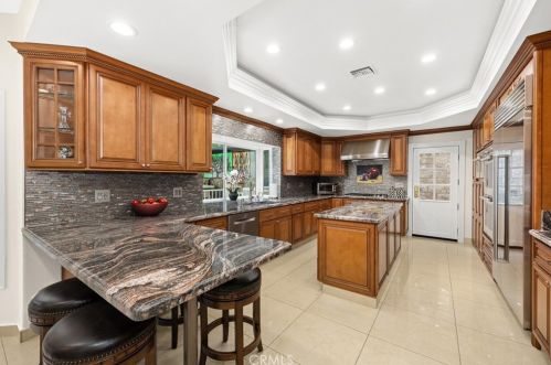 1468 Hillside Dr, Glendale CA  91208-2417 exterior